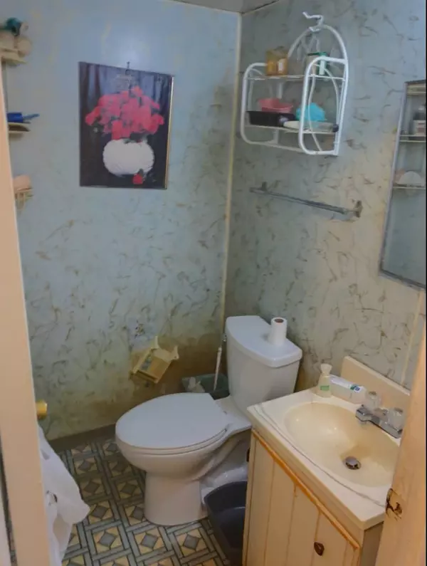 8421 S Gilbert CT, Chicago, IL 60620