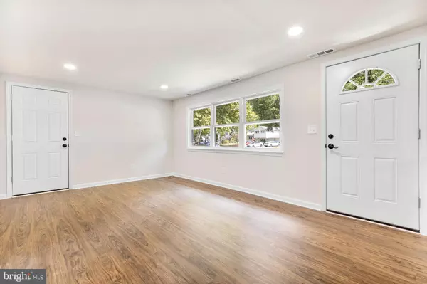 719 S HARMONY RD, Newark, DE 19713