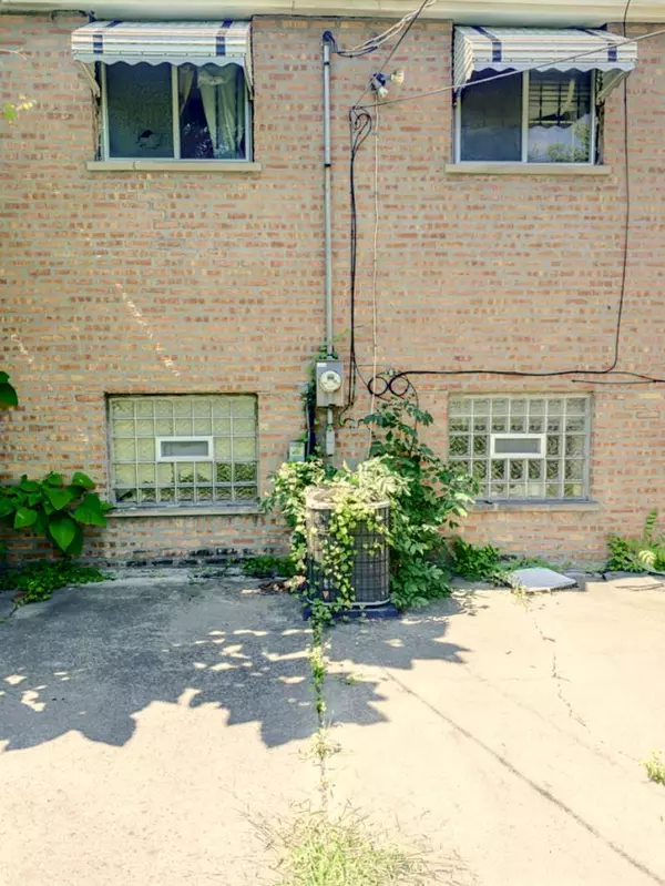 8421 S Gilbert CT, Chicago, IL 60620