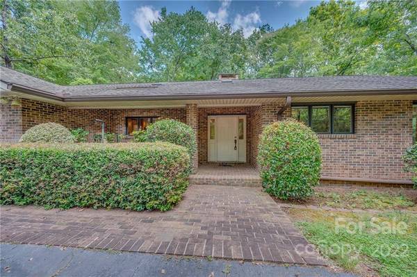 461 Mountain View DR