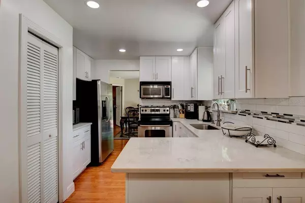 211 S DEERWOOD AVE, Orlando, FL 32825