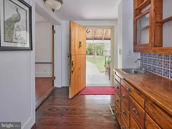 180 KINGWOOD STATION-BARBERTOWN RD, Frenchtown, NJ 08825