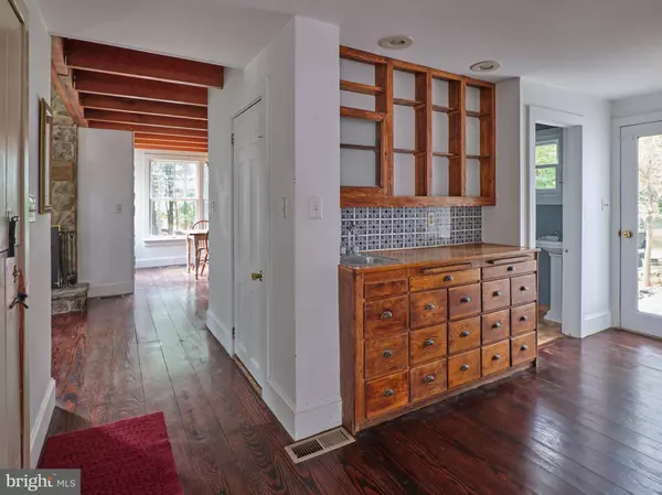 180 KINGWOOD STATION-BARBERTOWN RD, Frenchtown, NJ 08825