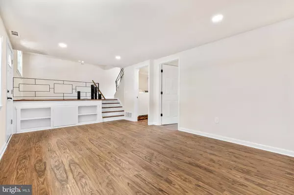 719 S HARMONY RD, Newark, DE 19713