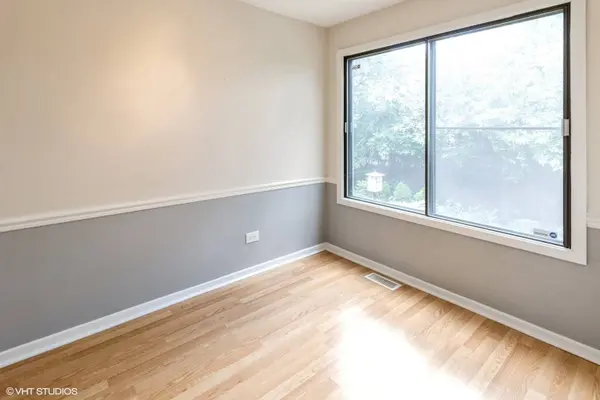 342 SHERIDAN DR #1A, Willowbrook, IL 60527