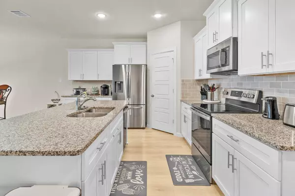 526 Hazeltine Road, Red Oak, TX 75154