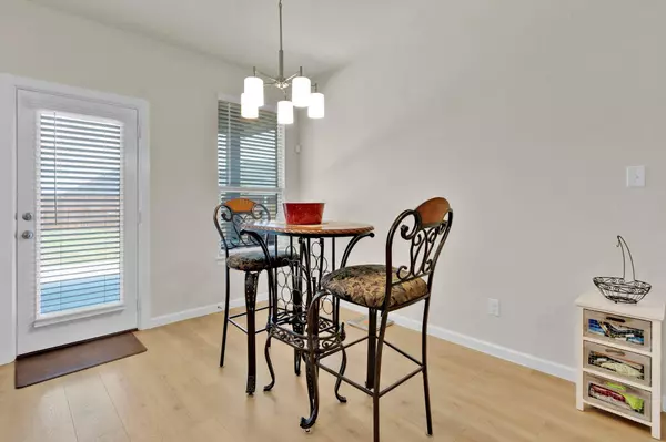 526 Hazeltine Road, Red Oak, TX 75154