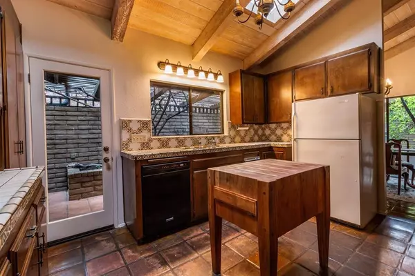 2710 Dehesa RD, El Cajon, CA 92019