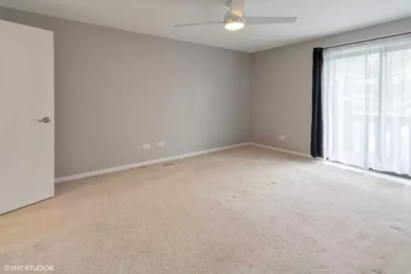 342 SHERIDAN DR #1A, Willowbrook, IL 60527