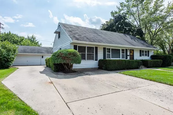 2737 W Grove Avenue, Waukegan, IL 60085