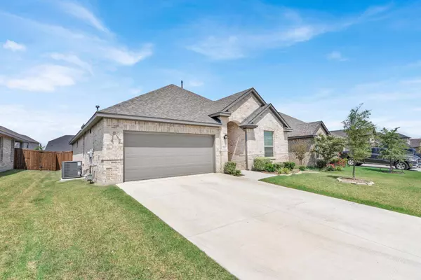 526 Hazeltine Road, Red Oak, TX 75154