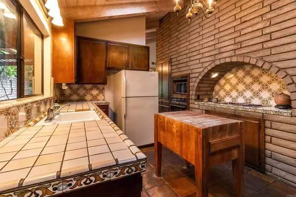 2710 Dehesa RD, El Cajon, CA 92019