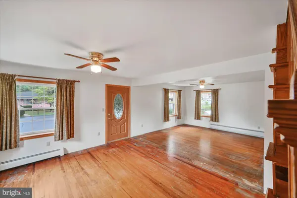 421 W MAIN AVE, Myerstown, PA 17067