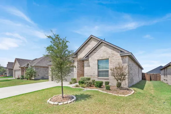 526 Hazeltine Road, Red Oak, TX 75154