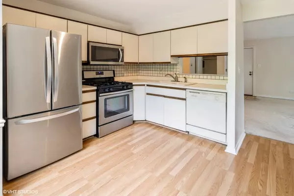 342 SHERIDAN DR #1A, Willowbrook, IL 60527