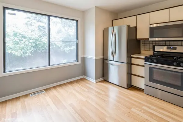 342 SHERIDAN DR #1A, Willowbrook, IL 60527