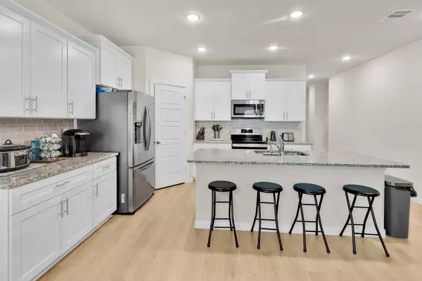 526 Hazeltine Road, Red Oak, TX 75154