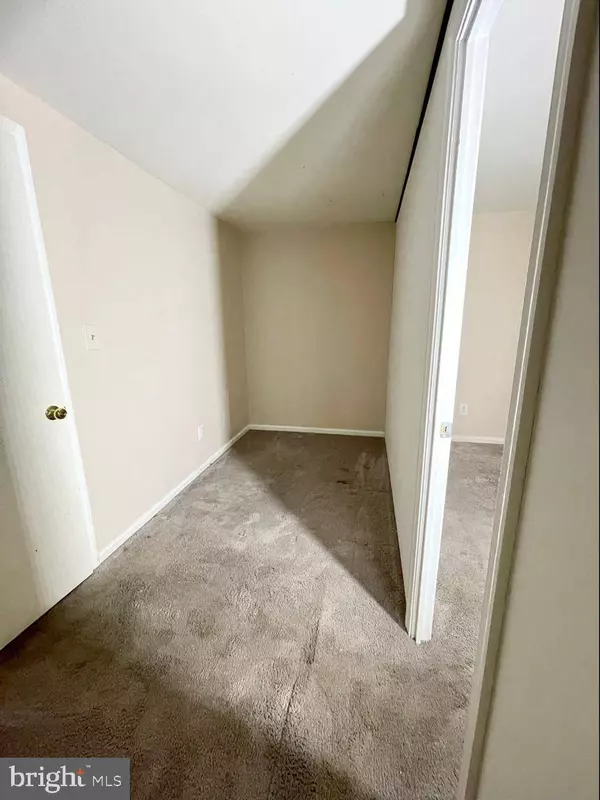 20541 STRATH HAVEN DR, Montgomery Village, MD 20886