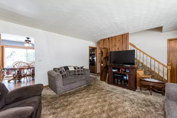 2737 W Grove Avenue, Waukegan, IL 60085