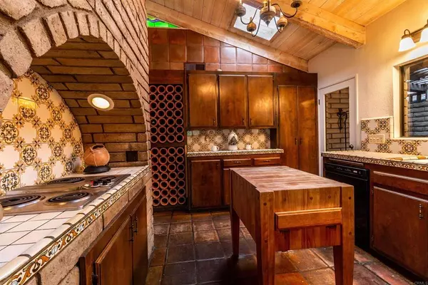 2710 Dehesa RD, El Cajon, CA 92019