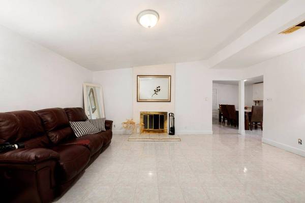 733 Inglewood DR, West Sacramento, CA 95605