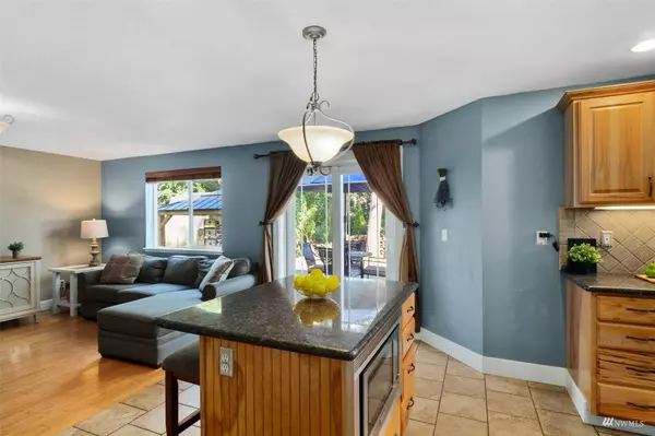 11823 124th AVE E, Puyallup, WA 98374