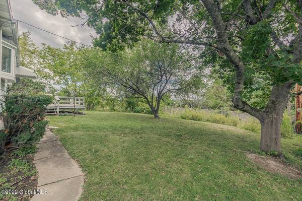 11 Deal PL, Amsterdam, NY 12010