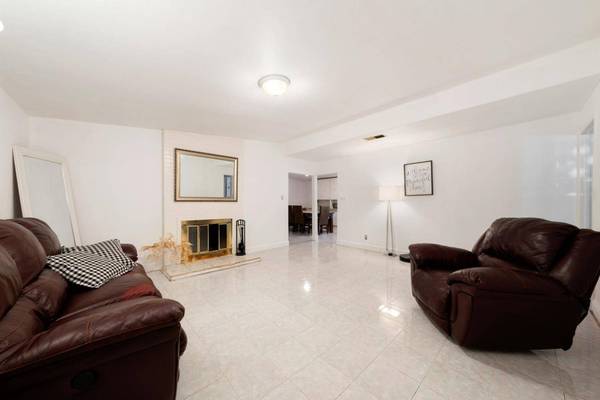 733 Inglewood DR, West Sacramento, CA 95605