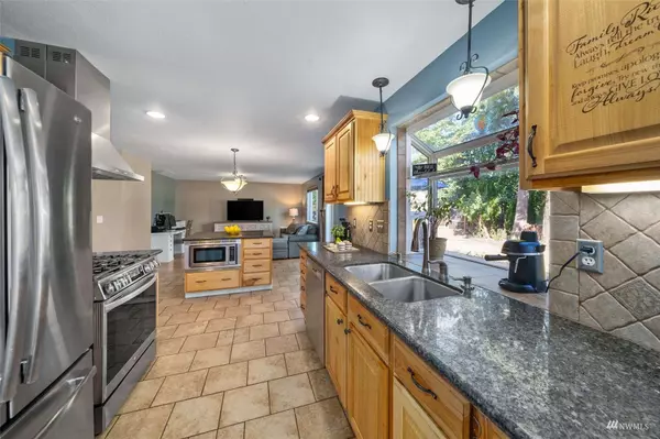 11823 124th AVE E, Puyallup, WA 98374