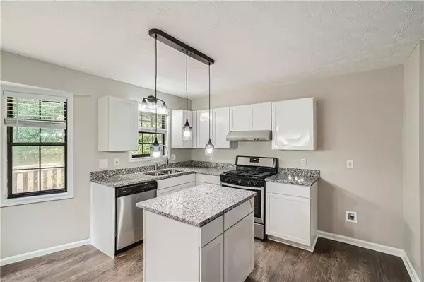 1345 Compton Woods DR, Loganville, GA 30052