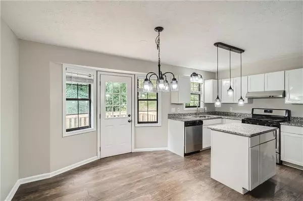 1345 Compton Woods DR, Loganville, GA 30052