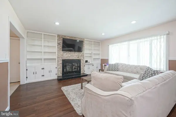 5 MANOR LN, Willingboro, NJ 08046