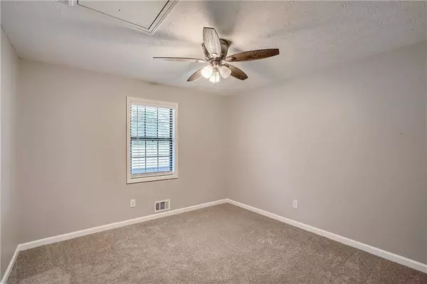 1345 Compton Woods DR, Loganville, GA 30052