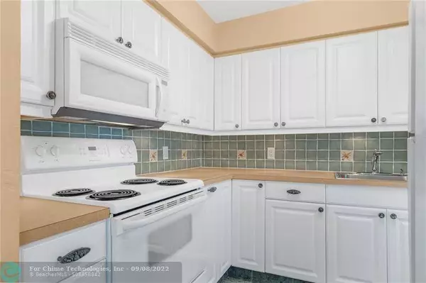 650 Pine Dr #14, Pompano Beach, FL 33060