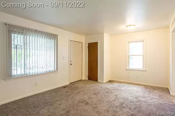 29927 BALMORAL Street, Garden City, MI 48135