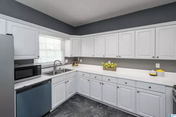 105 KENTWOOD TERRACE, Alabaster, AL 35007