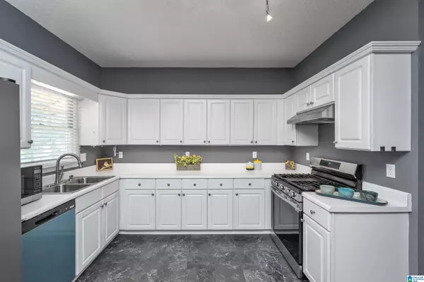 105 KENTWOOD TERRACE, Alabaster, AL 35007