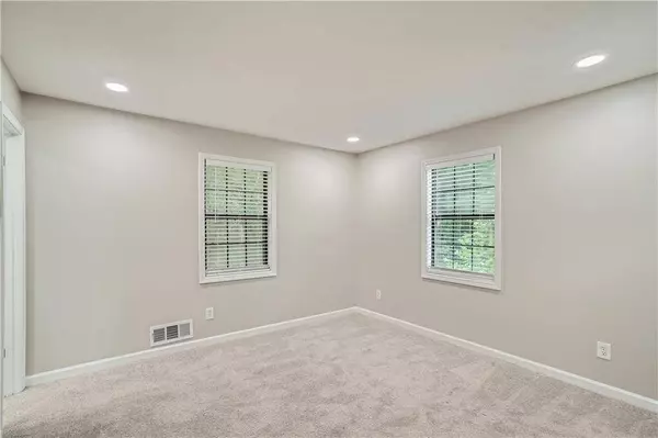 1345 Compton Woods DR, Loganville, GA 30052