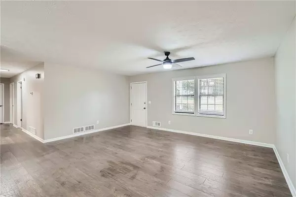 1345 Compton Woods DR, Loganville, GA 30052