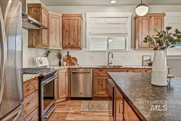 6620 W Hammermill Dr, Boise, ID 83714