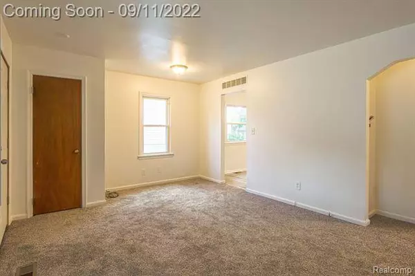 29927 BALMORAL Street, Garden City, MI 48135