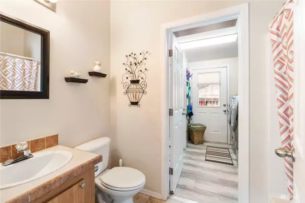 9322 21st AVE E, Tacoma, WA 98445