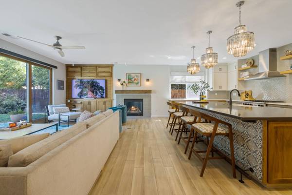 6138 W Delaware Court