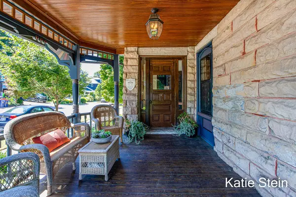 583 Madison SE Avenue, Grand Rapids, MI 49503