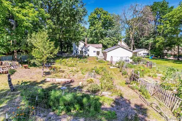 315 E WASHINGTON Street, Howell, MI 48843