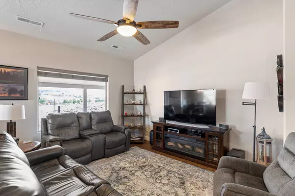 2261 S Tonaquint DR #32, St George, UT 84770