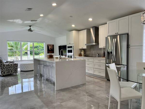 584 Cascade Falls Dr, Weston, FL 33327