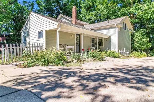 315 E WASHINGTON Street, Howell, MI 48843