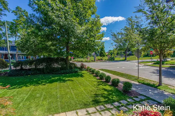 583 Madison SE Avenue, Grand Rapids, MI 49503