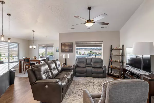 2261 S Tonaquint DR #32, St George, UT 84770